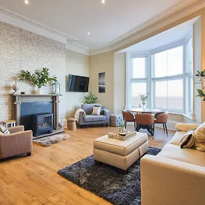Host & - Salty Bay Apartment Saltburn-by-the-Sea