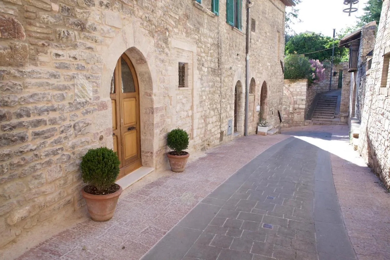 Le Dimore Arcangelo Giuseppe Assisi 0*,